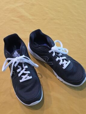 NWOT ▪︎ New Balance 496v3 ▪︎ Women’s Size 9 WIDE ▪︎ Black Comfort Ride Shoes